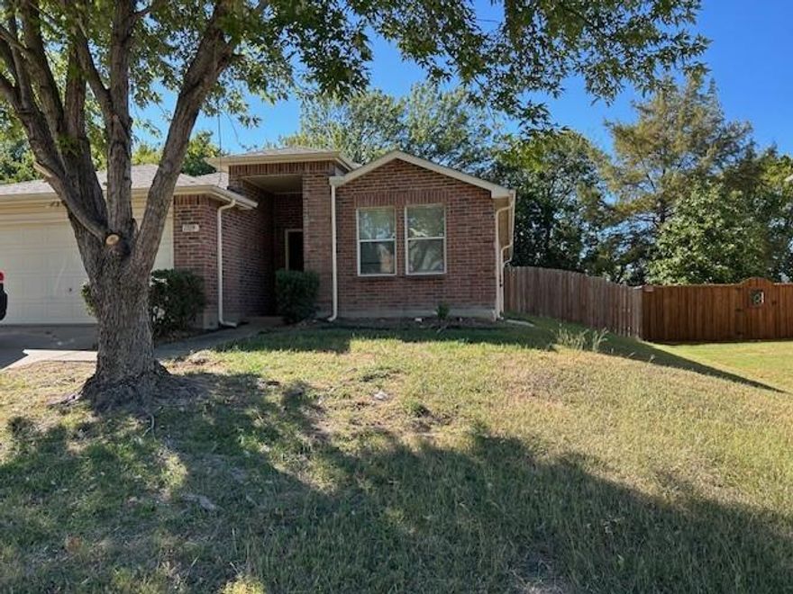 Great well maintained home in quite neighborhood in McKinney. 3 bedroom 2 bath close to Boyd HS. Secluded fenced back yard. Fresh paint and carpet make this home a keeper.