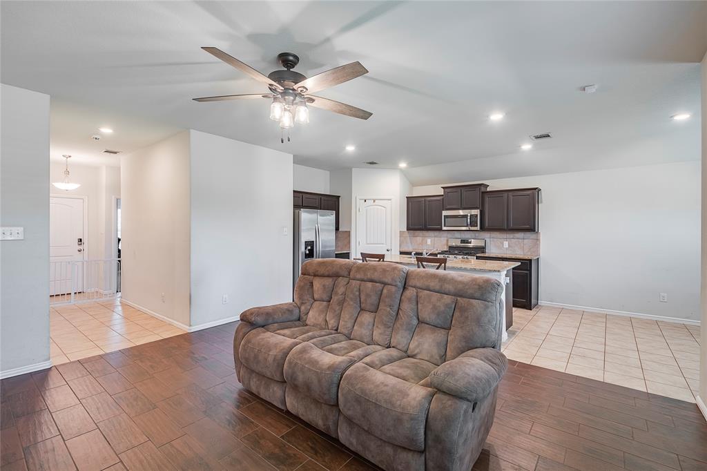 Crowley, Texas 76036, United States, 3 Bedrooms Bedrooms, ,2 BathroomsBathrooms,Residential,Active,204323