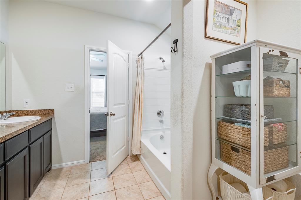 Crowley, Texas 76036, United States, 3 Bedrooms Bedrooms, ,2 BathroomsBathrooms,Residential,Active,204323