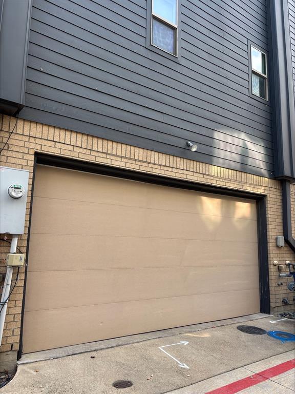 Flora Street Twnhms 02 - Residential Lease