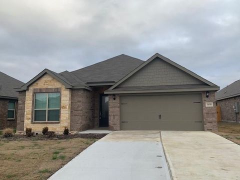 Photo of 5408 Songbird Trail, Denton, TX 76207 (MLS # 21095006)