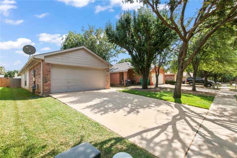 Photo of 826 Savage Drive, Denton, TX 76207 (MLS # 21328455)