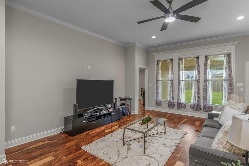Photo of 314 Ouachita Lane, Bossier City, LA 71112 (MLS # 21253367)