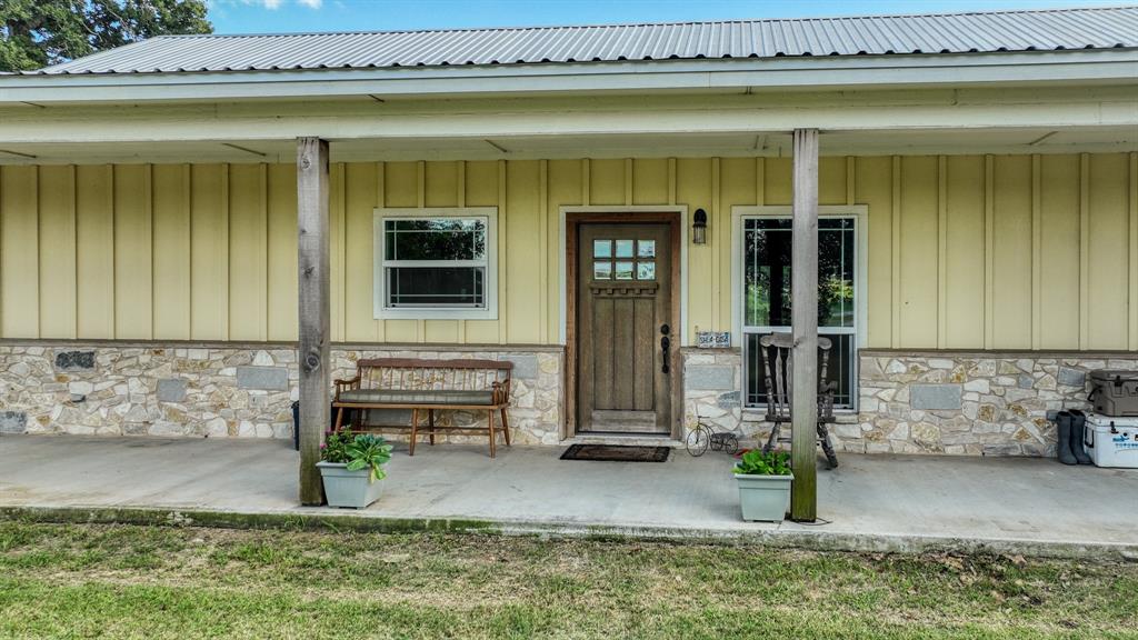 670 Loggins Trail