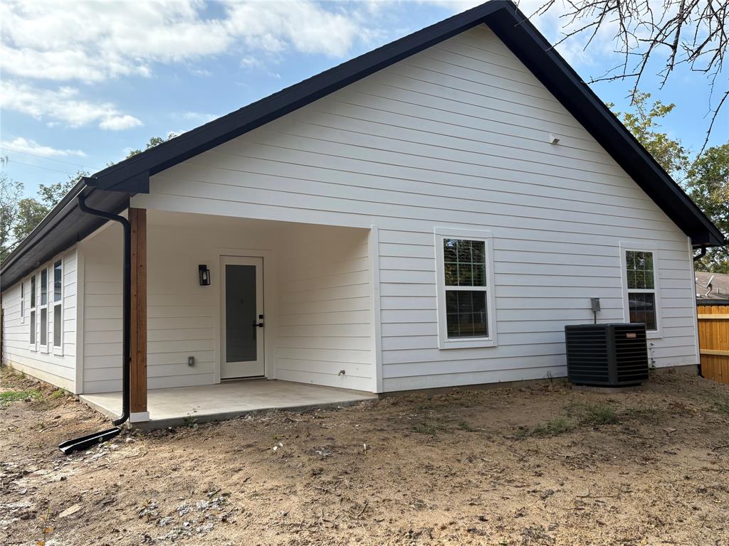 719 E Commerce Avenue