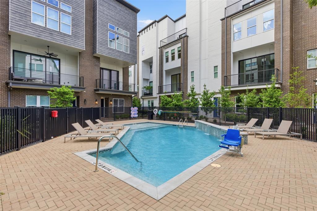 381 E Greenbriar Lane 1002