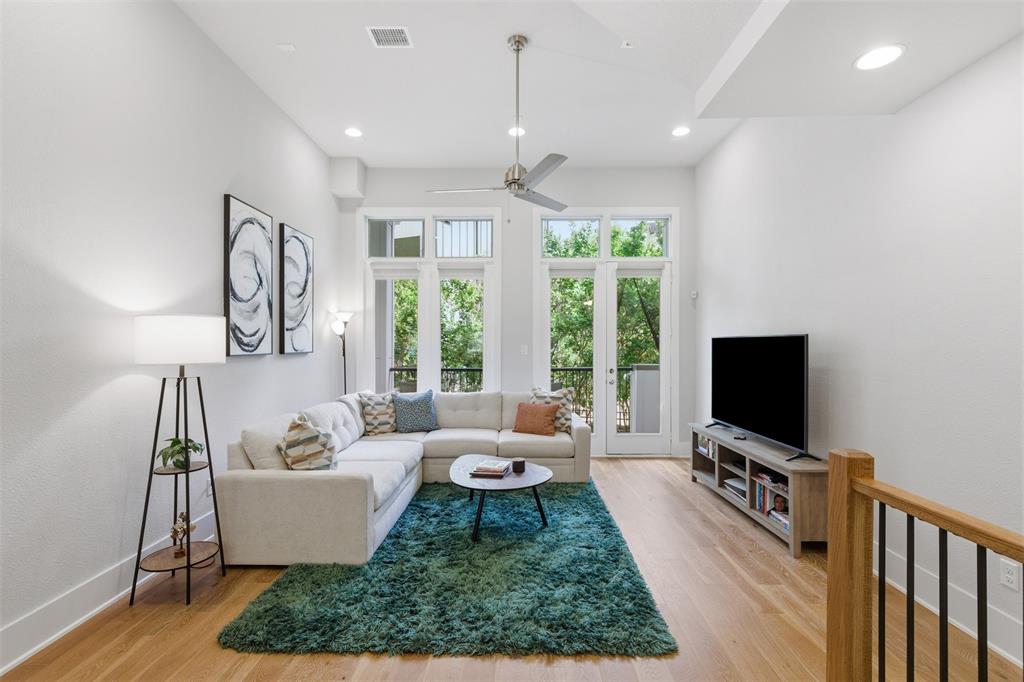 381 E Greenbriar Lane 1002