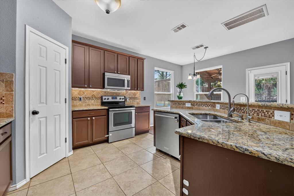 1515 Nightingale Lane