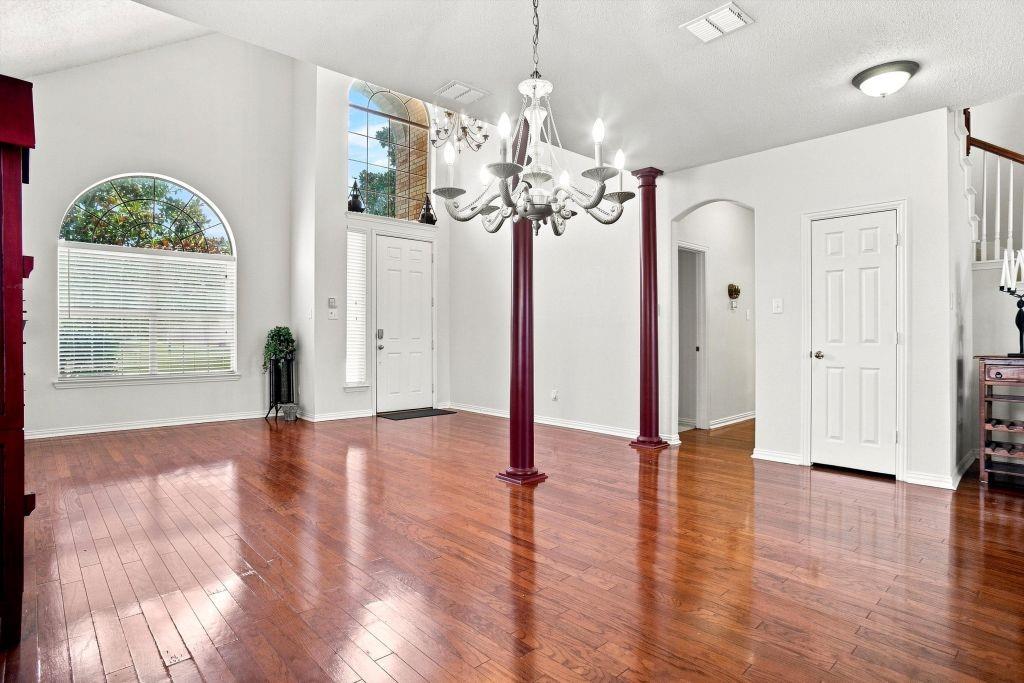 1915 Ledgemont Court