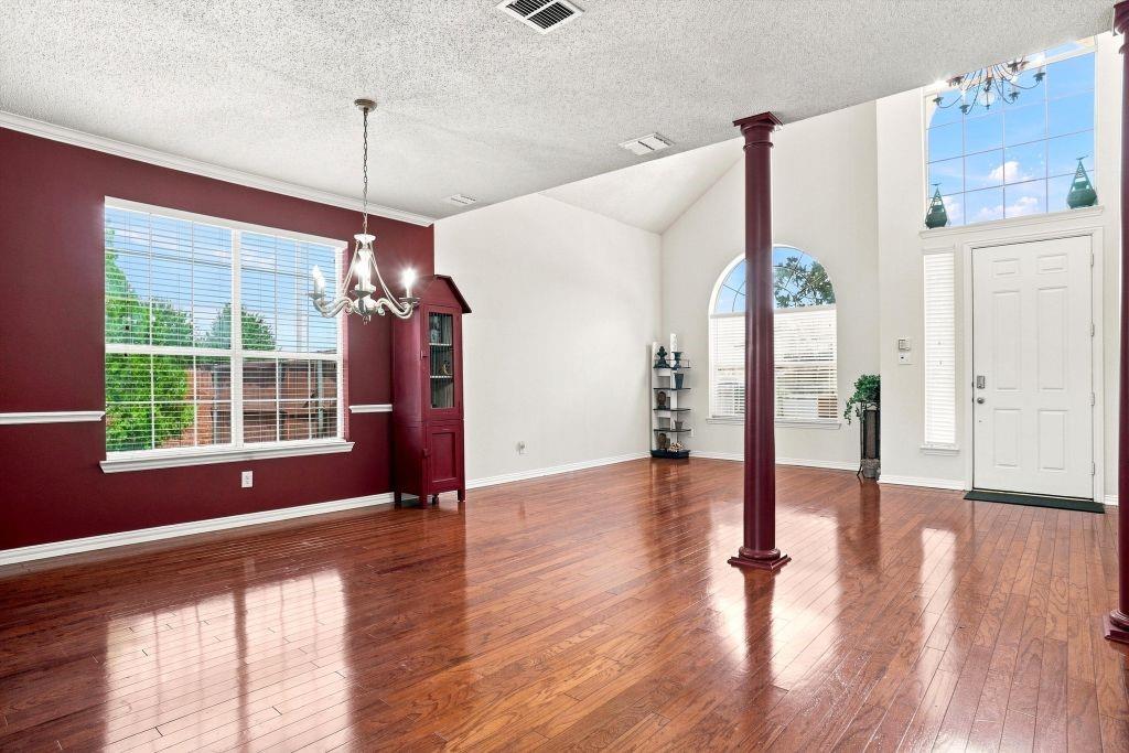 1915 Ledgemont Court
