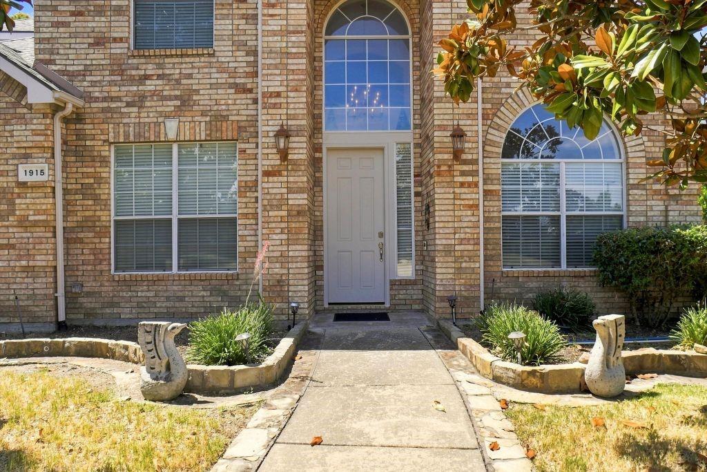 1915 Ledgemont Court