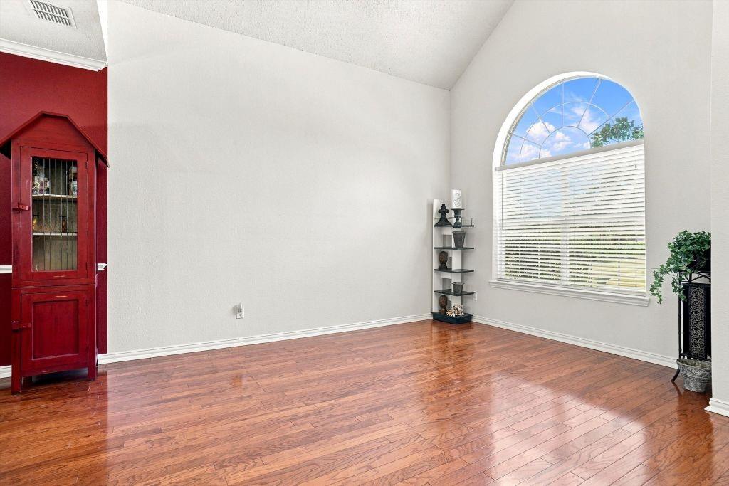 1915 Ledgemont Court