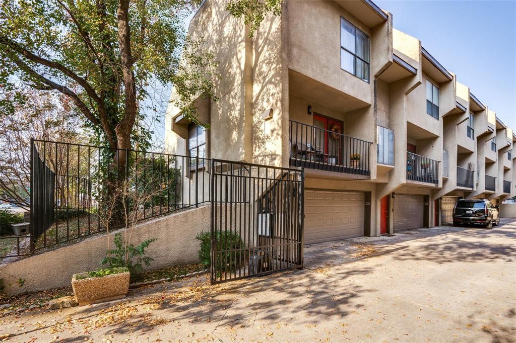 Garrett Twnhms 2020 N Condos - Residential