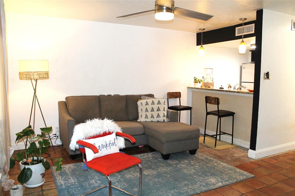 2702 Douglas Avenue 106