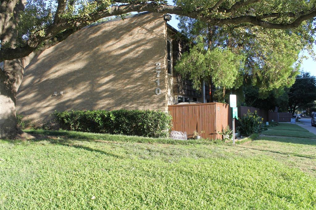 2702 Douglas Avenue 106