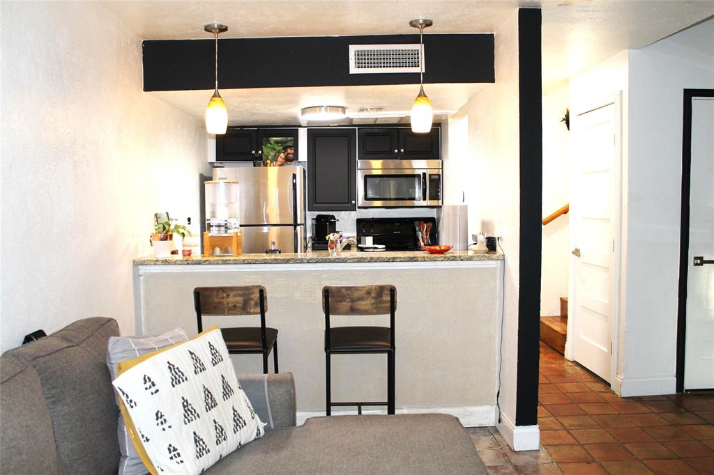 2702 Douglas Avenue 106