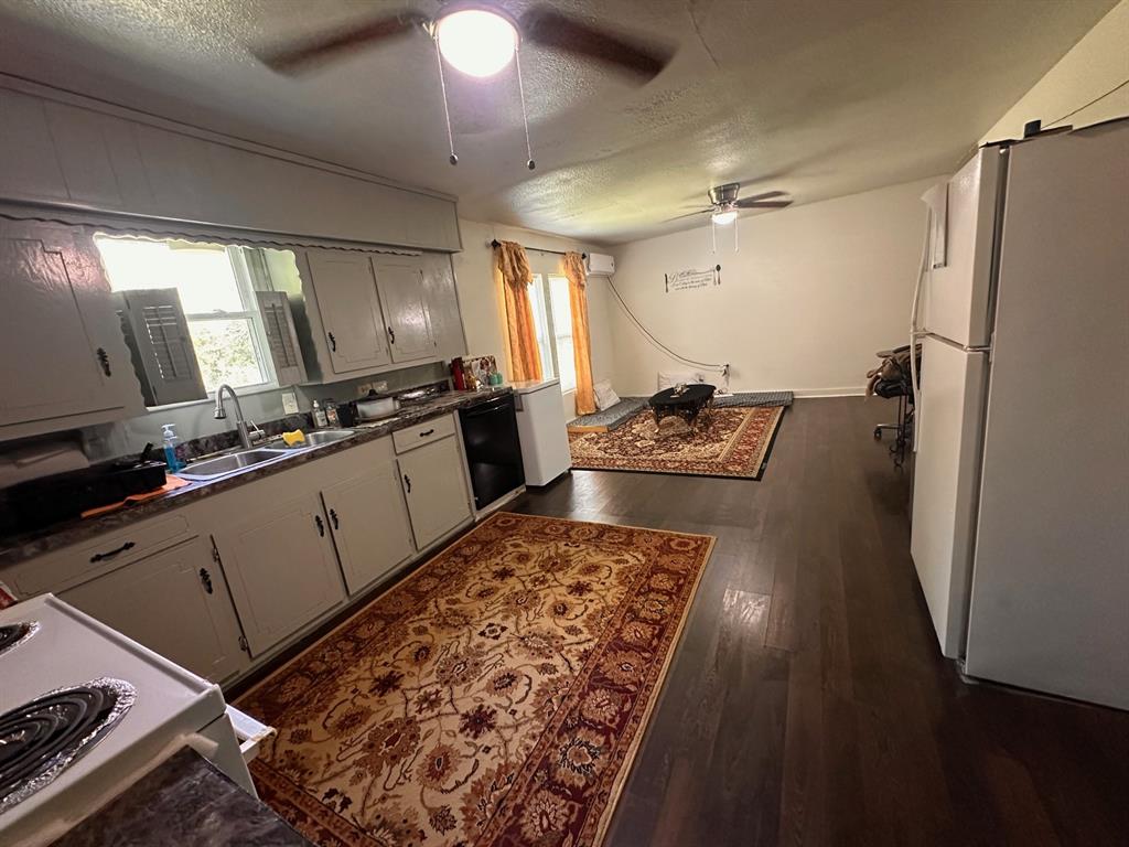 Original Town Of Ladonia - Residential