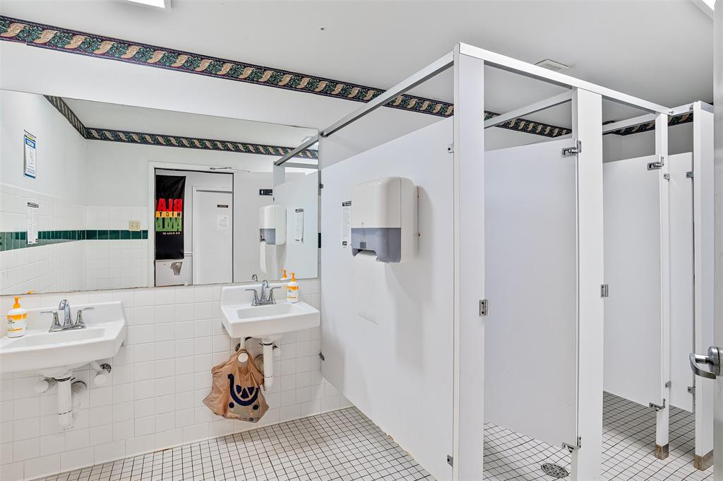 unknown - Commercial Sale