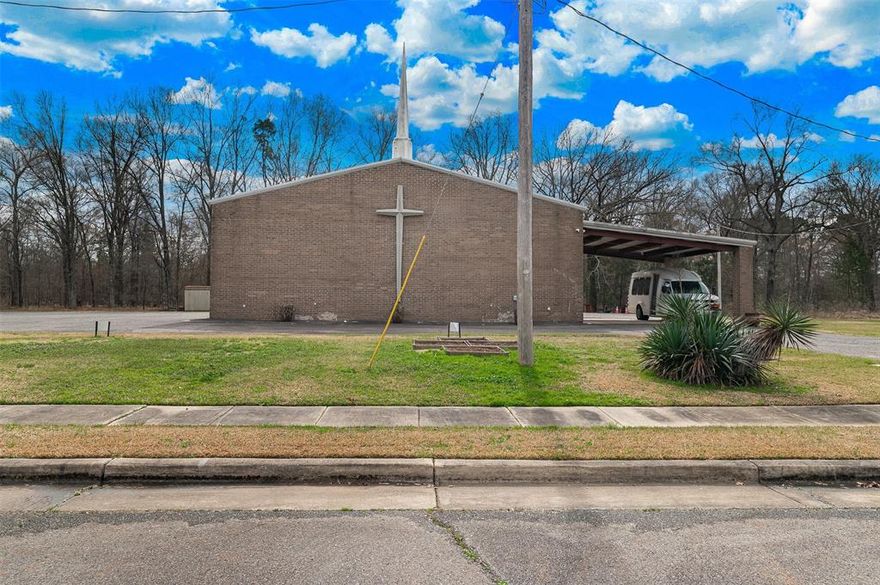 Located in Shreveport, 641 Rollins St offers a well-maintained facility currently configured as a place of worship.  The property features a spacious main assembly area, multiple additional rooms suitable for offices or classroom and ample on-site parking.  With flexible layout options, this building is ideal for continued religious use, community organization space, or educational purposes.  Conveniently situated in the desirable 71106 area with easy access to major thoroughfares.