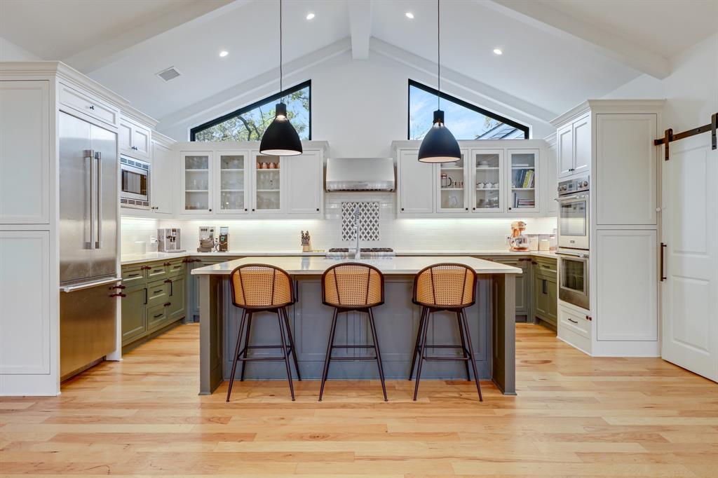 8722 Forest Hills Boulevard