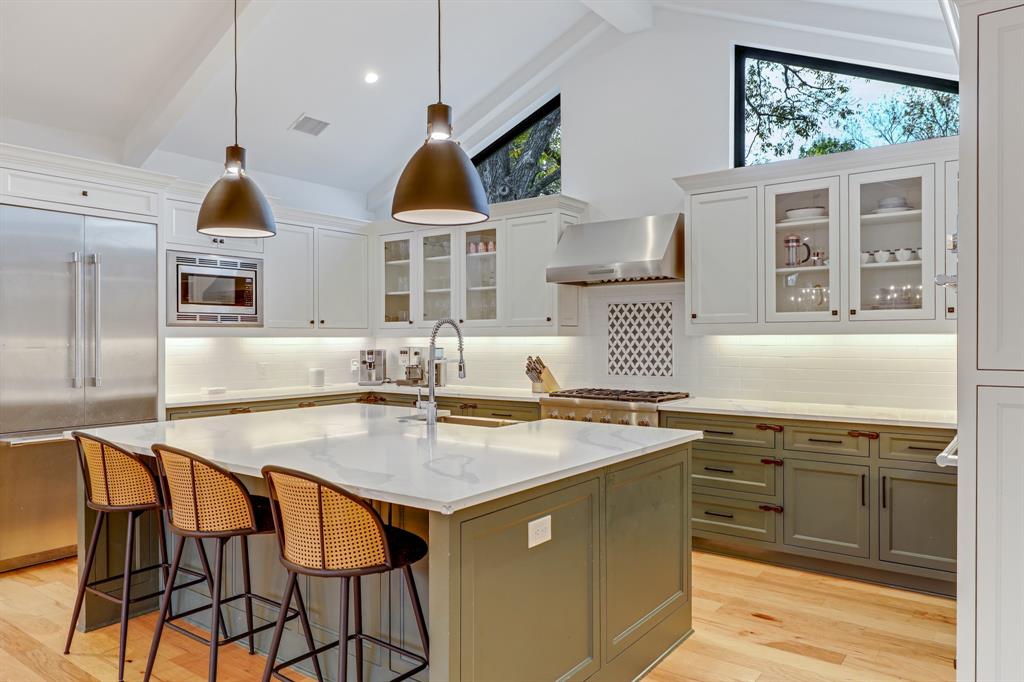 8722 Forest Hills Boulevard