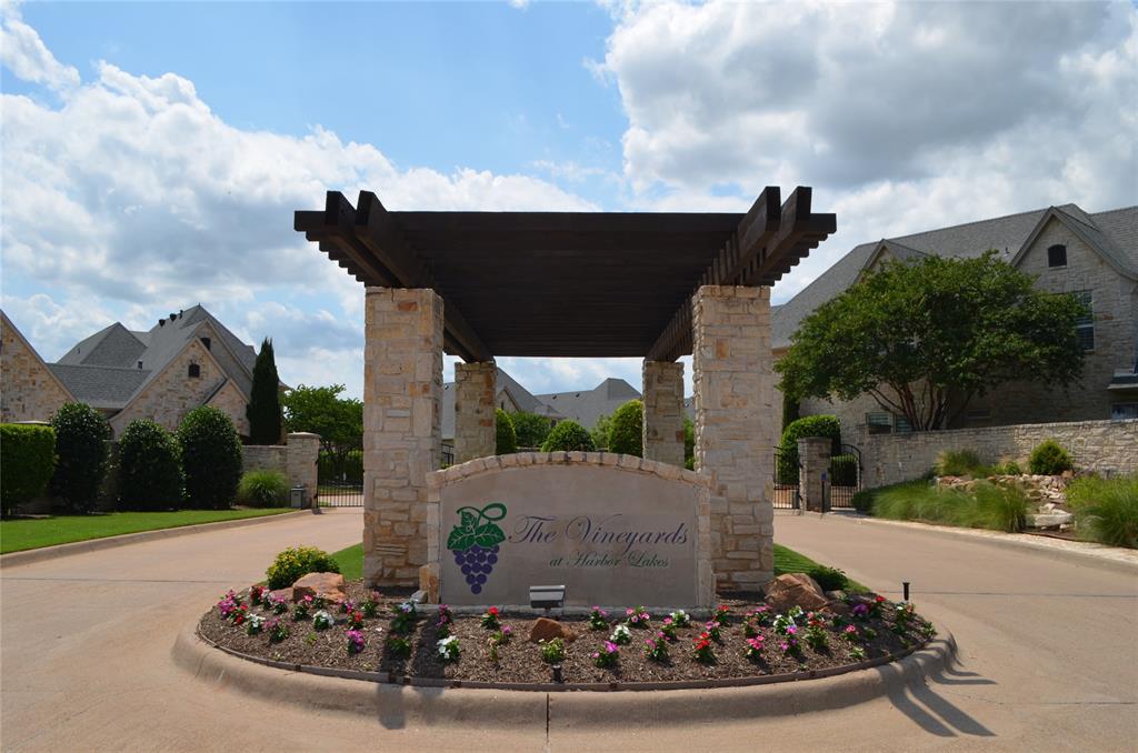 2541 Vineyard Drive