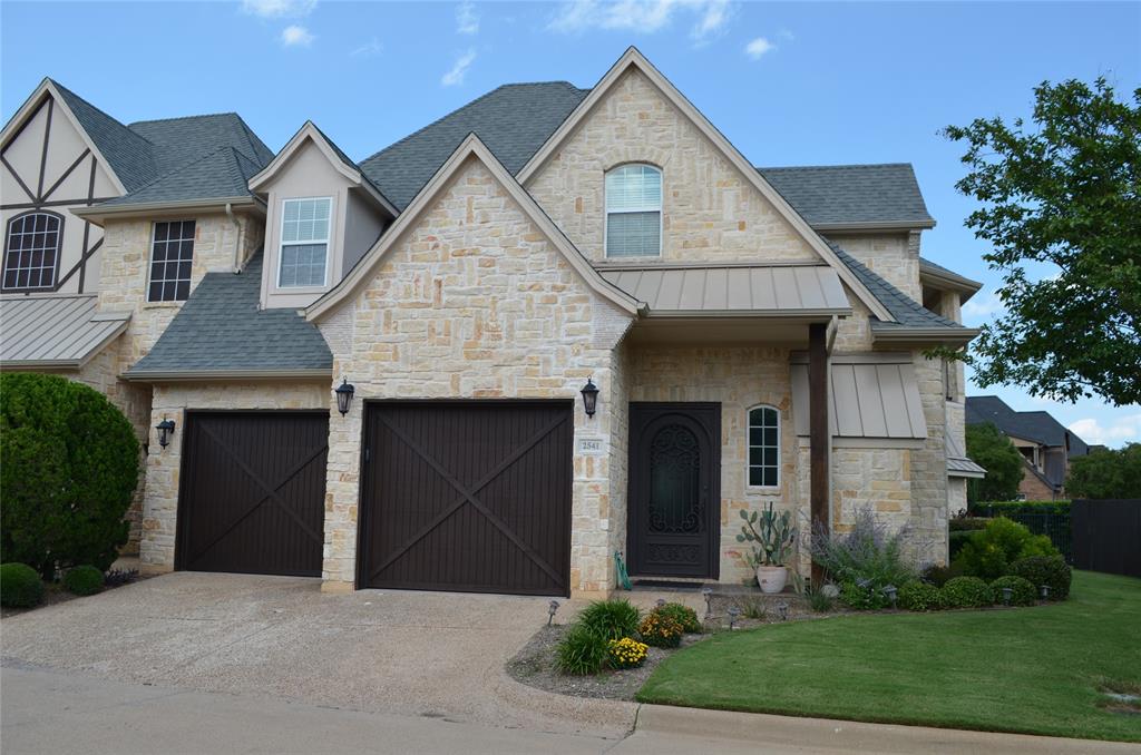 2541 Vineyard Drive