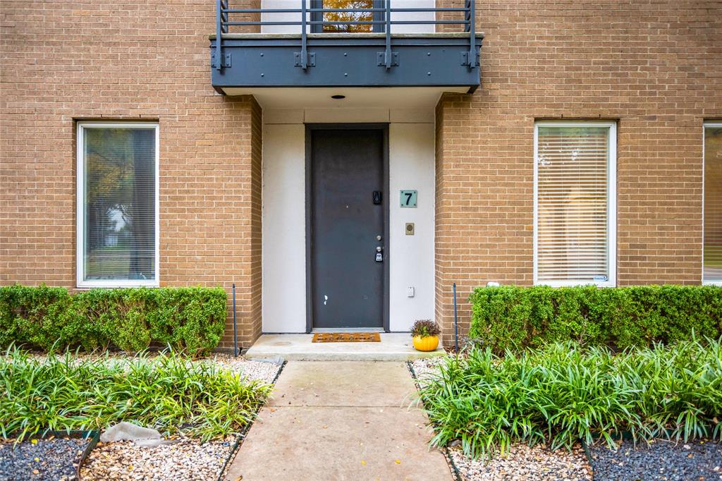 4330 McKinney Avenue 7