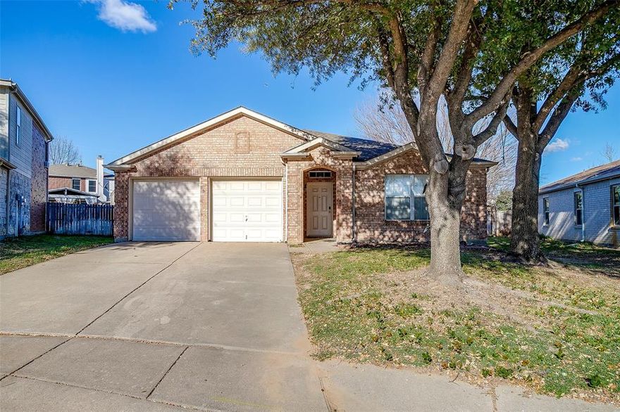Welcome to this charming home in Saginaw, Texas. This 3-bedroom, 2 bath residence offers an open concept layout. The large kitchen offers an efficient layout with extra cabinetry and a walk-in pantry. The Living room provides a welcoming space to relax and gather. Primary bedroom includes a private bathroom with double sinks, separate tub, shower and walk in closet. Located in a peaceful neighborhood with convenient access to shopping and dining. Schedule your showing today and explore the possibilities this home has to offer.