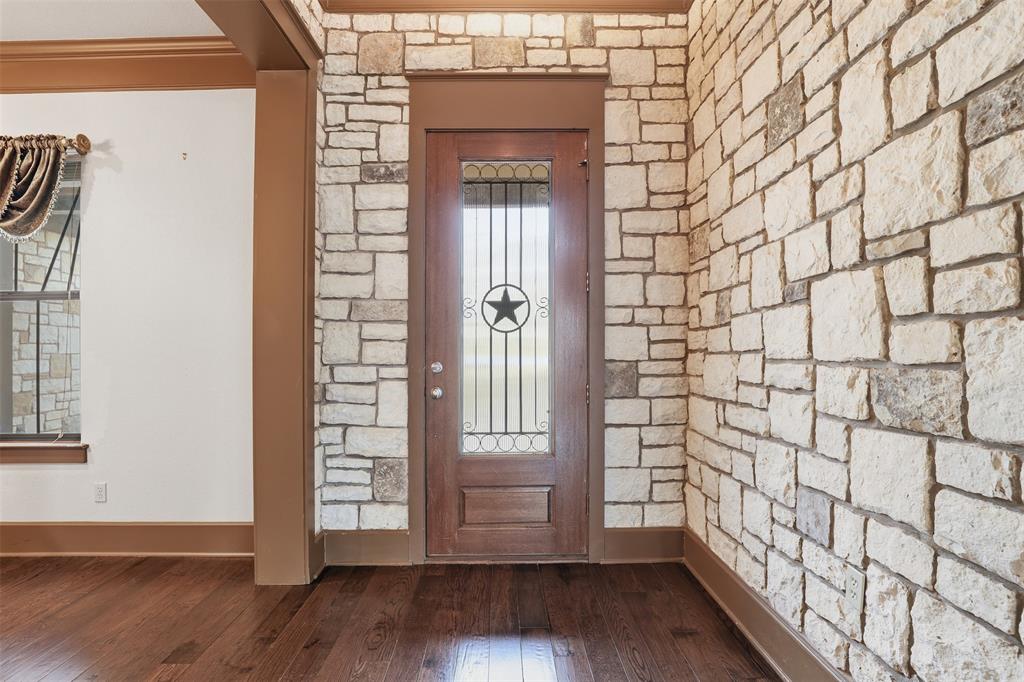 3806 Lakeshore Drive