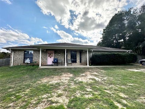 A home in Lindale