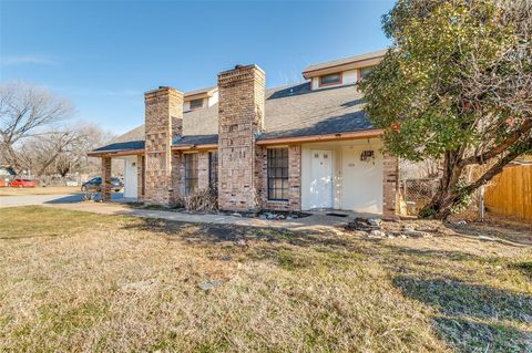 Photo of 1201 Avondale Court, Arlington, TX 76011 (MLS # 21170671)