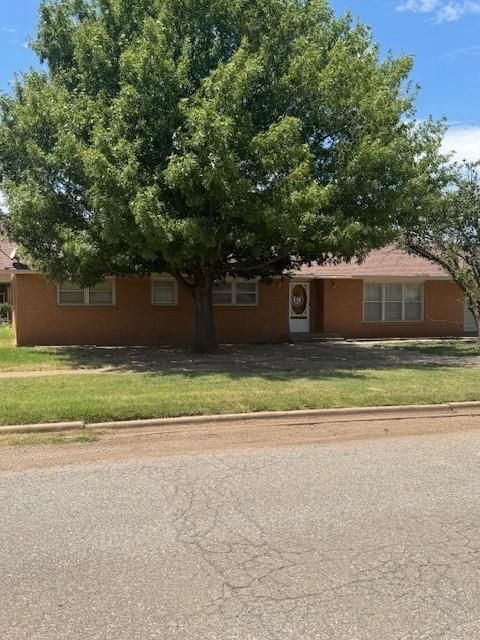 510 SHAW Street Quanah TX 79252