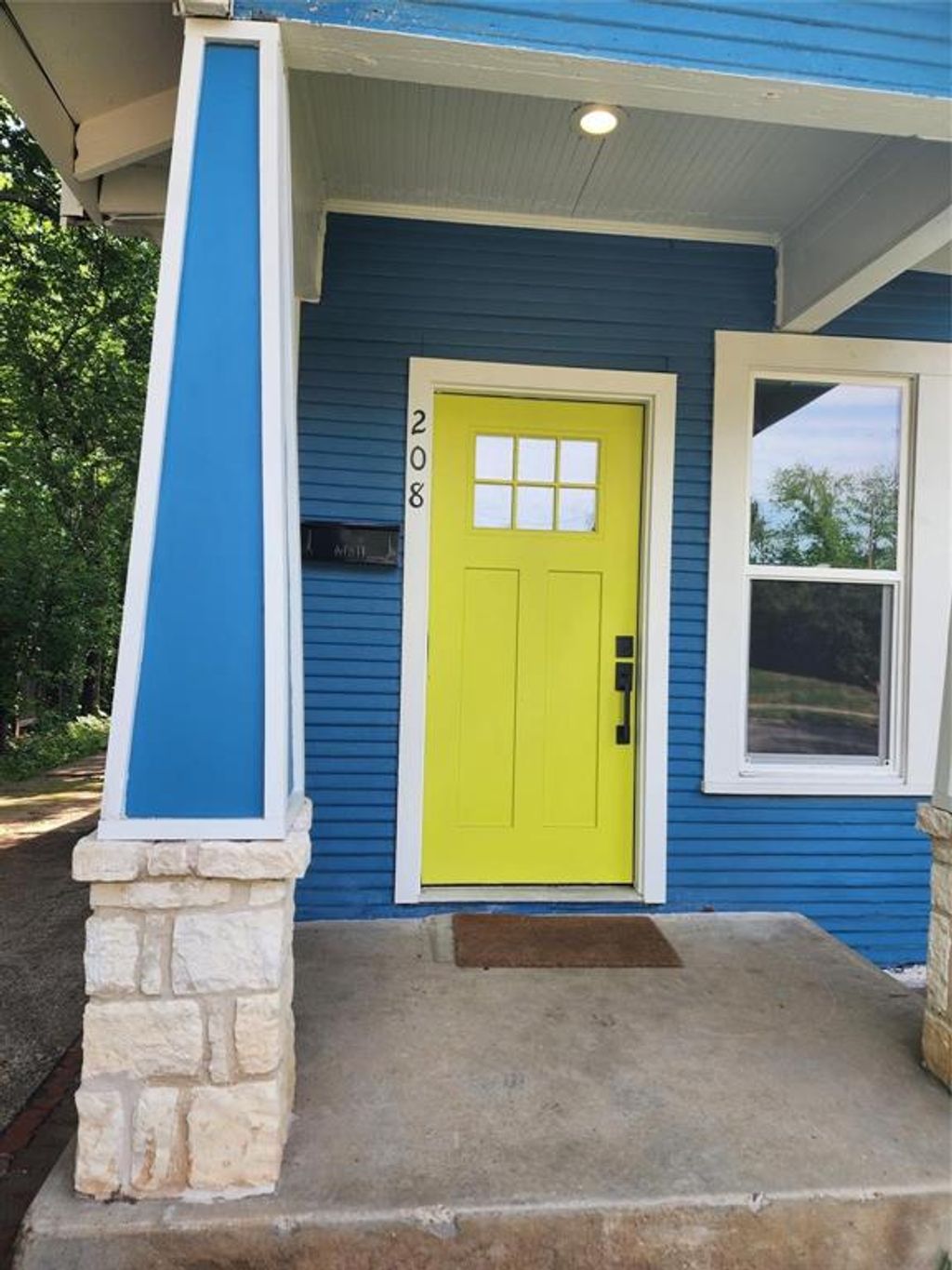 Photo of 208 N Waverly Drive #206-208, Dallas, TX 75208 (MLS # 21268134)