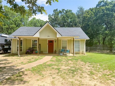1696 County Road 2954 Alba TX 75410