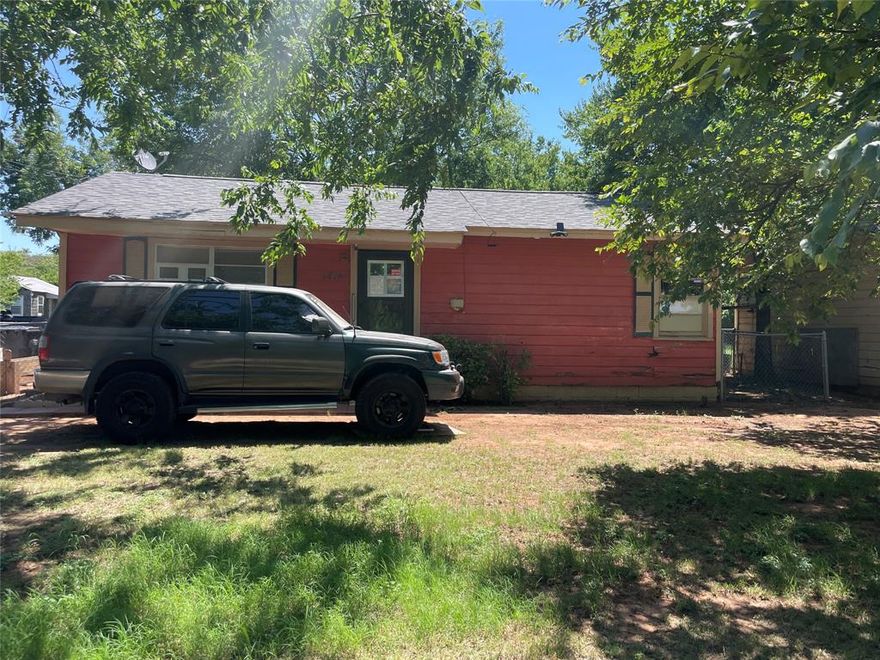 2 bed 1 bath single family home that is currently rented for $750 a month.  Units are occupied and can be viewed with an executed contract.  This property is part of a portfolio.  Ask agent for information on full portfolio