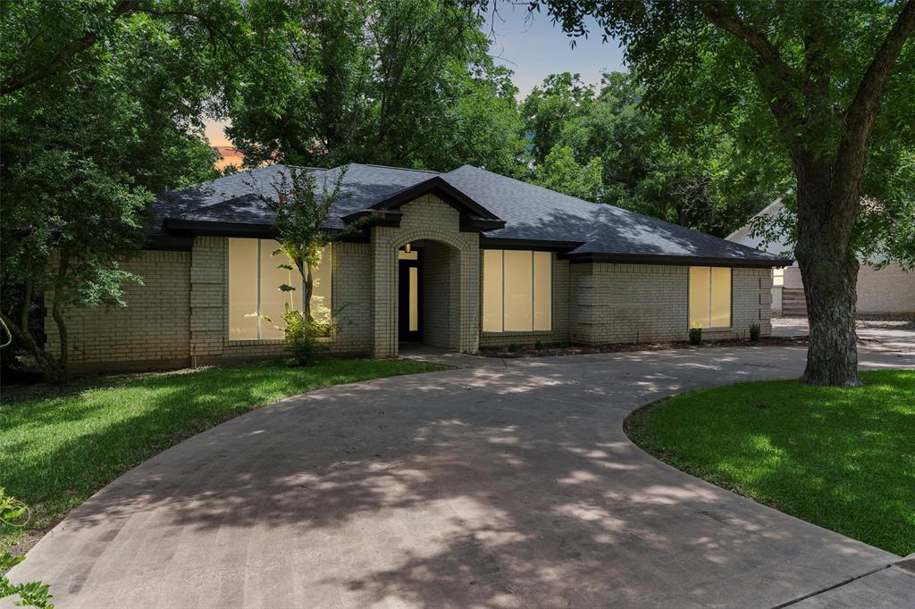 8921 N Longwood Drive