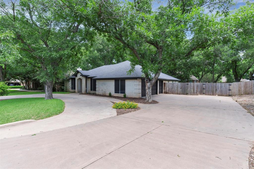 8921 N Longwood Drive