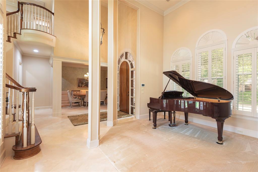 906 Glen Rose Drive
