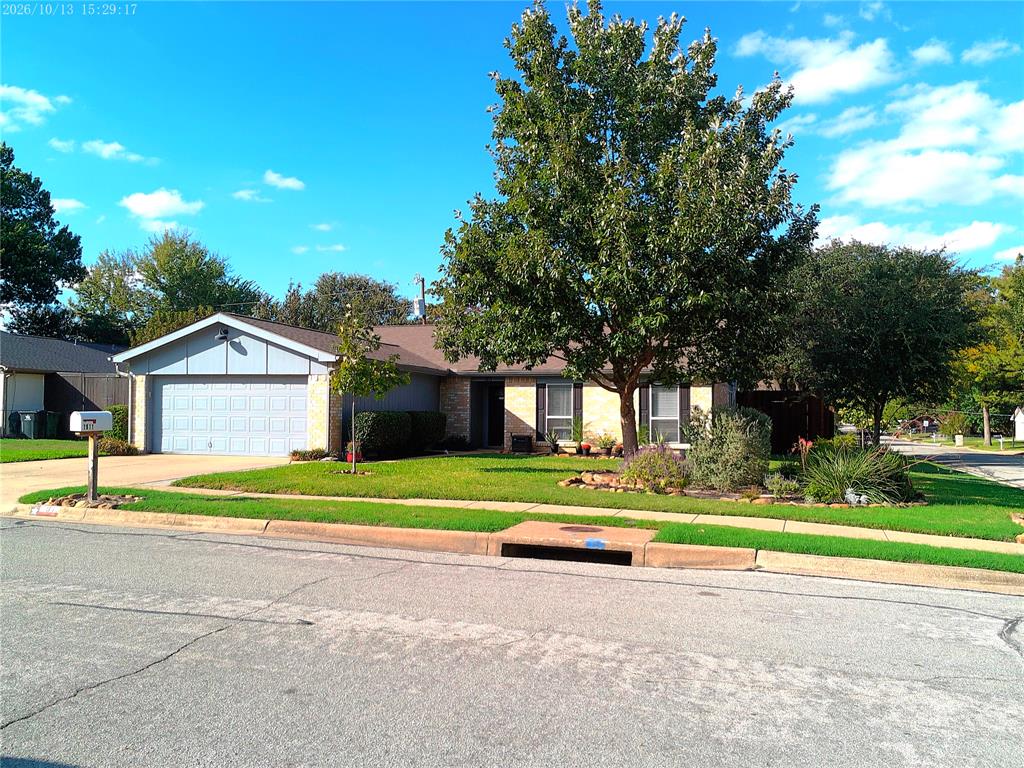 Photo of 1911 Crooked Creek Lane, Arlington, TX 76006 (MLS # 21421189)