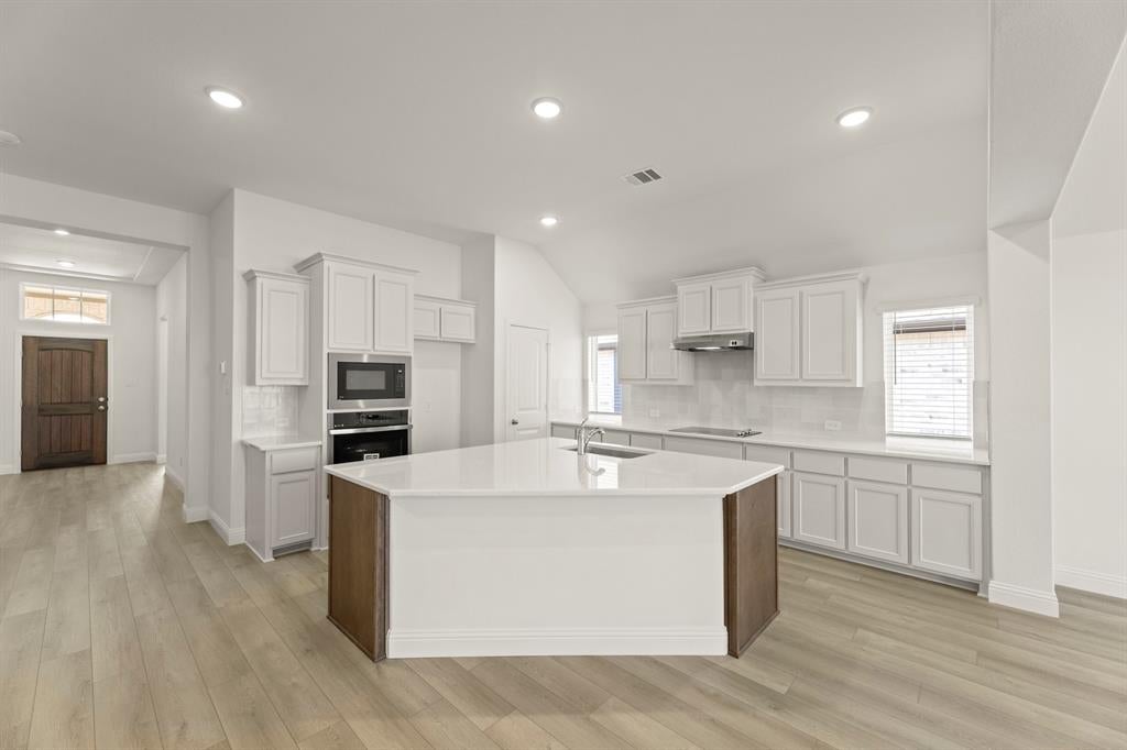 1404 Elle Lane