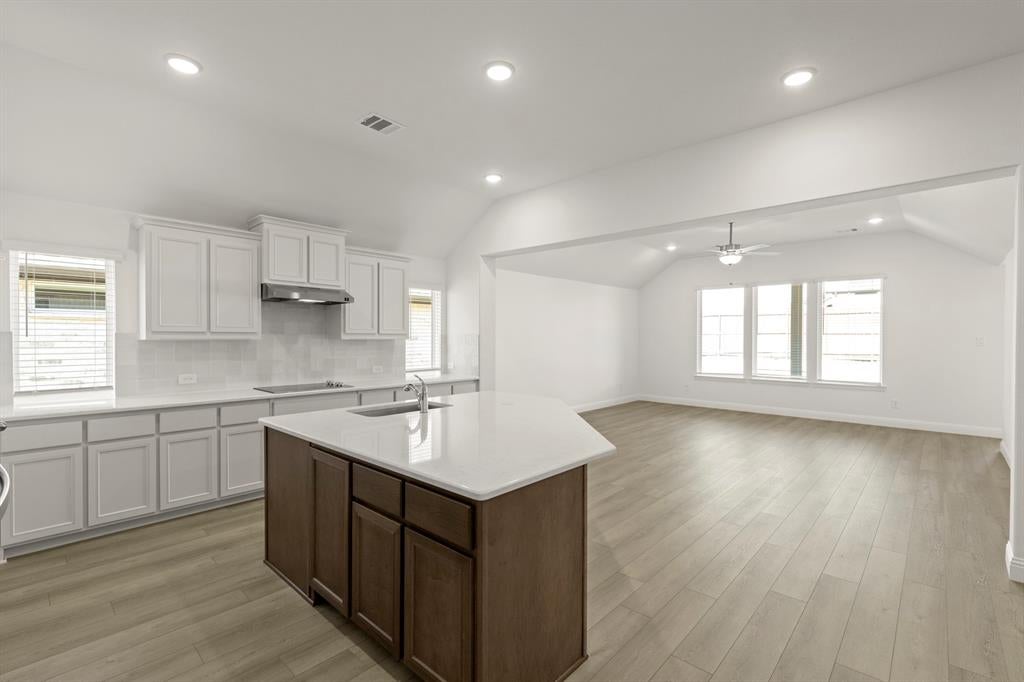 1404 Elle Lane