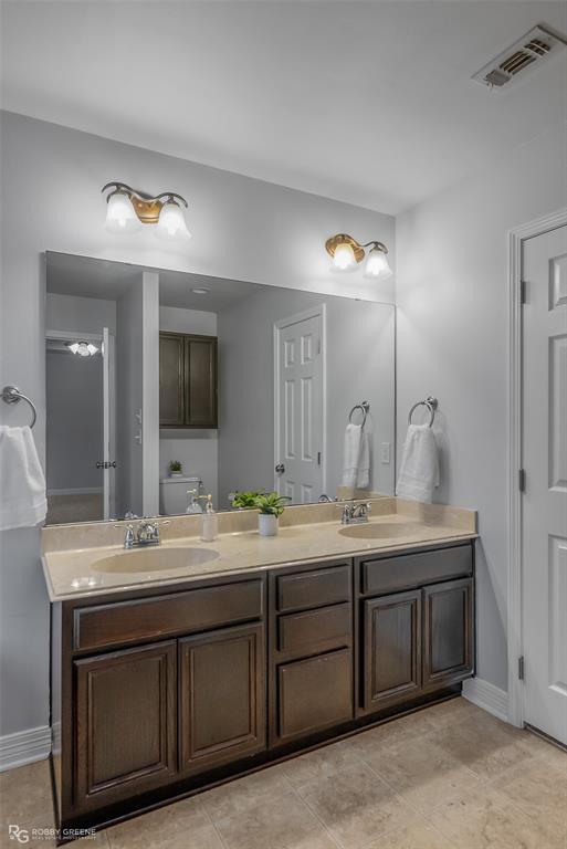 Redwood Pl Legacy Un #3 - Residential