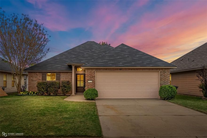 Beautiful home in Legacy Redwood Place subdivision in North Bossier.  This 3 bedroom 2 bath home is 1481 sq ft. Fresh, neutral paint throughout the home. New Luxury Vinyl Plank flooring in entry way, hallway and living room.  Open kitchen with vaulted ceiling, eat-in dining space and island for extra prep space. Kitchen has lots of cabinets and drawers and a walk-in pantry. Spacious living room with vaulted ceiling.  2 guest bedrooms and primary bedroom all have carpet. Full size guest bath in hallway with tub and shower combination. Large primary bedroom with natural light and trayed ceiling.  Primary bath has dual vanities, large soaker tub, separate walk in shower and walk-in closet.  Separate laundry room with overhead cabinets.  2 car garage with attic storage. Large fully fenced back yard with covered patio and landscaping in the front yard. HOA includes use of community pool, playground, walking trails & fully stocked fishing pond!  Close to BAFB, hospitals, shopping and dining.