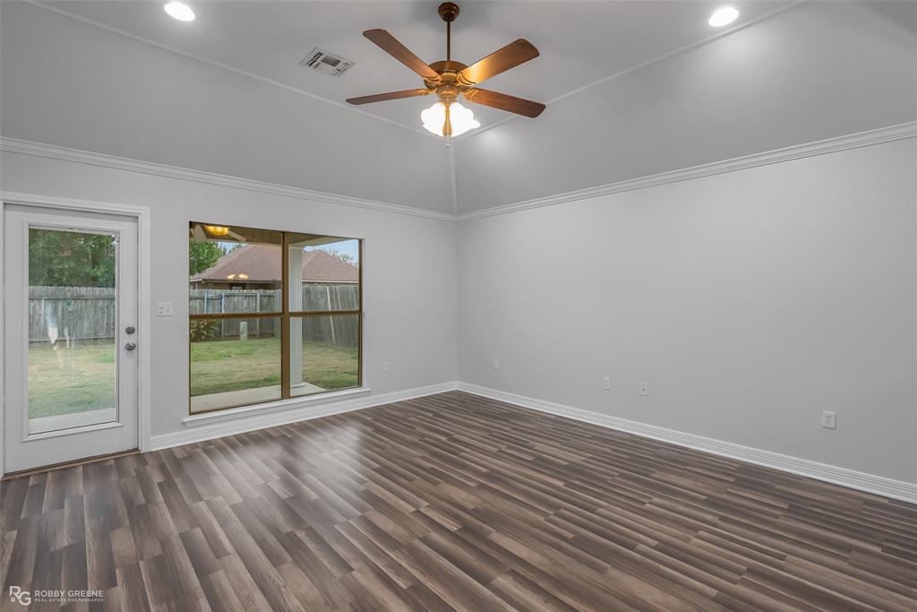 Redwood Pl Legacy Un #3 - Residential