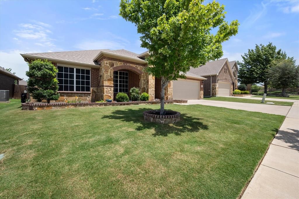 Photo of 7304 Lowline Drive, Fort Worth, TX 76131 (MLS # 21320627)