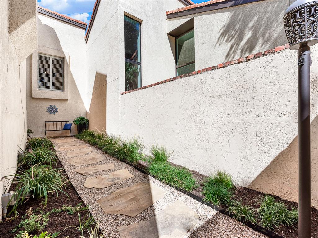 9605 Knobby Tree