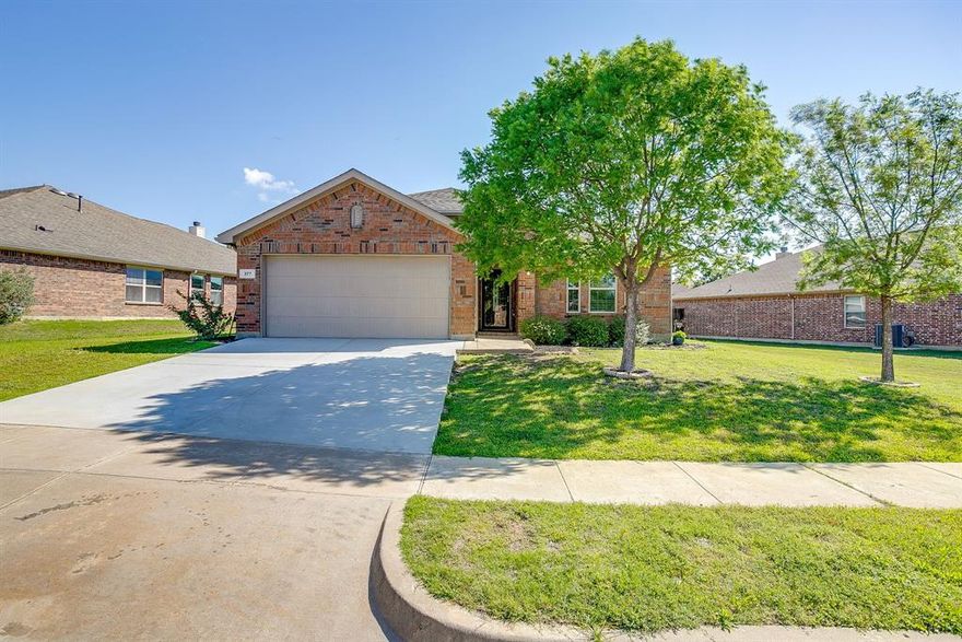 This beautifully maintained 3-bedroom, 2-bath home with a 2-car garage and dedicated home office offers the perfect blend of comfort, style, and functionality. Featuring an open-concept floor plan, this move-in ready home is designed for both everyday living and entertaining.
Step inside to find gorgeous wood flooring throughout the main living areas and spacious primary suite, creating a warm and inviting atmosphere. The large living room flows seamlessly into the kitchen complete with granite countertops, stainless steel appliances, a center kitchen island, abundant cabinet space, and a spacious dining area.
The private primary bedroom offers a relaxing retreat, while the separate office provides the ideal space for working from home, studying, or creating a flex room to fit your lifestyle.
Located in a highly desirable community with amenities including a neighborhood pool, playground, and jogging and walking paths, this home has something for everyone. Conveniently situated in sought-after Burleson ISD with easy access to shopping, dining, entertainment, and major highways.
If you’re searching for a modern home with an open floor plan, granite countertops, wood floors, home office, community pool, and top-rated schools, this home is a must-see!