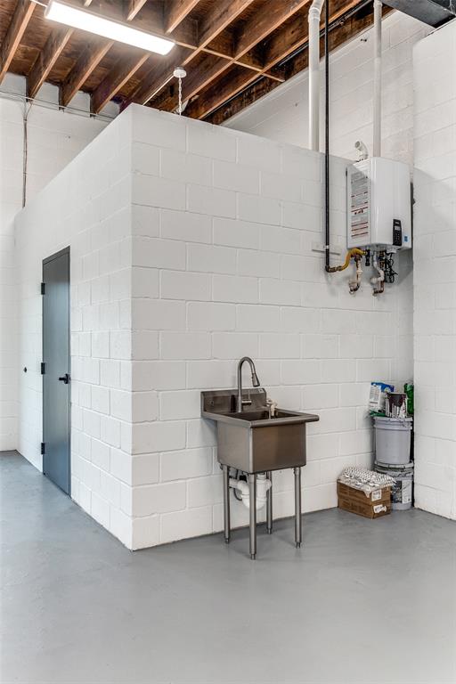 Hampton & Indust - Commercial Sale