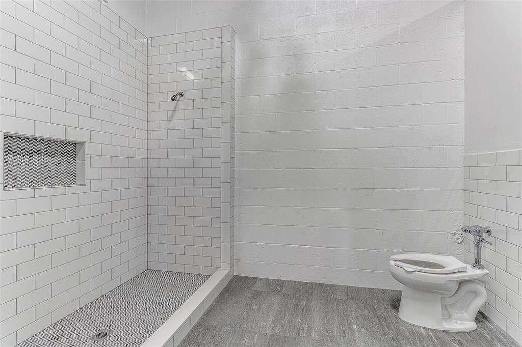 Hampton & Indust - Commercial Sale